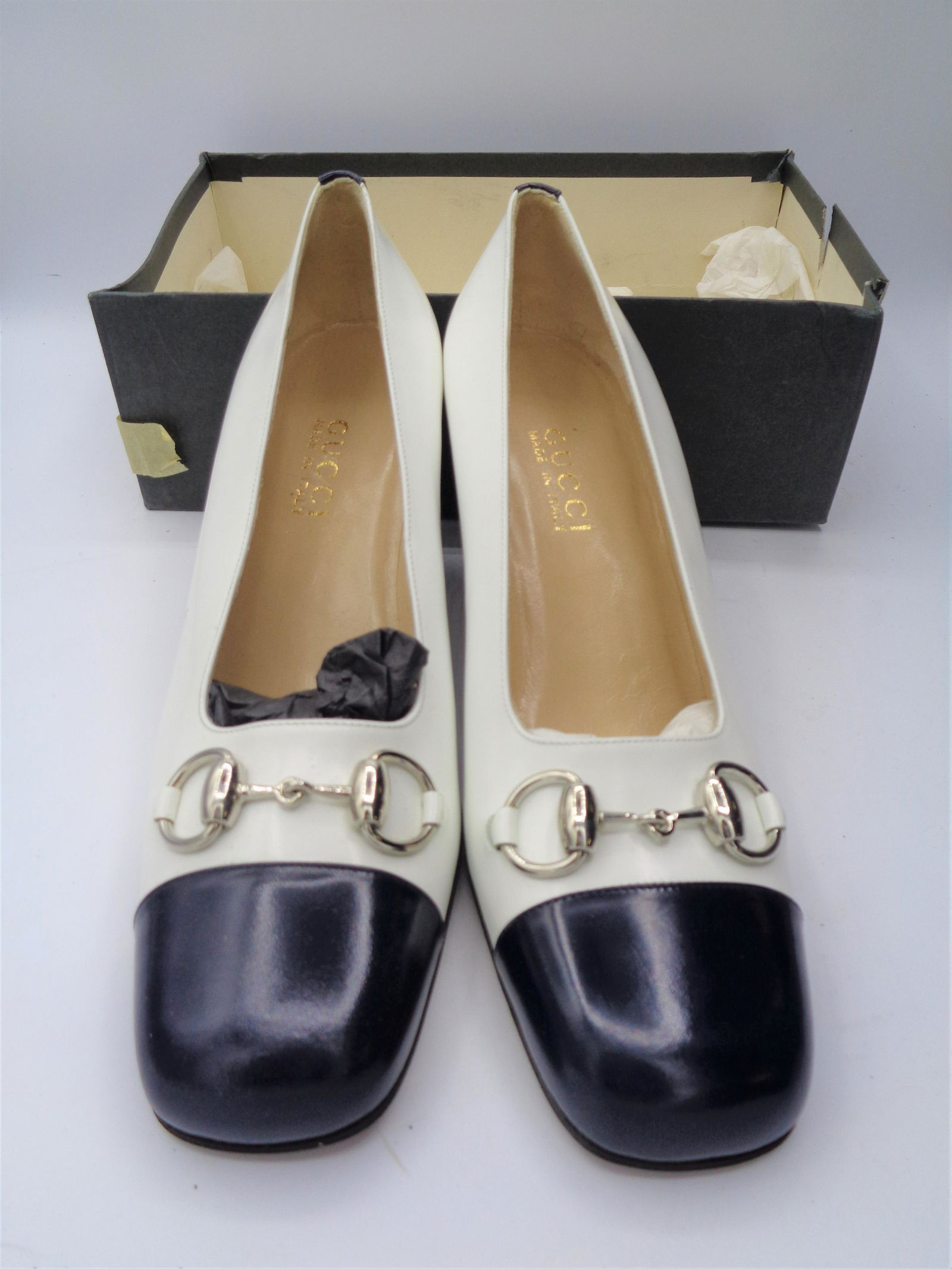 Gucci Leather Navy/White Heels: Silver accents. Size 40C EUR.