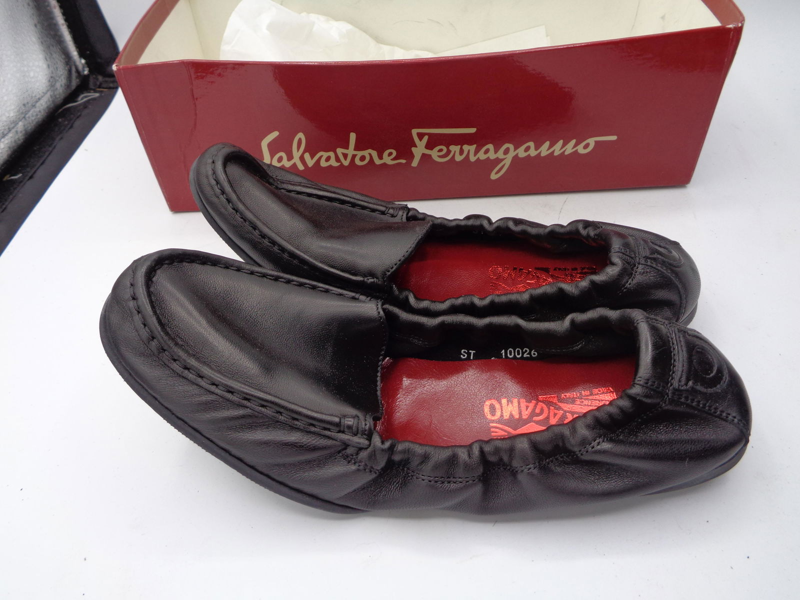 Ferragamo New Heavan Black Leather Flats: Flexible, soft leather. Size 7.