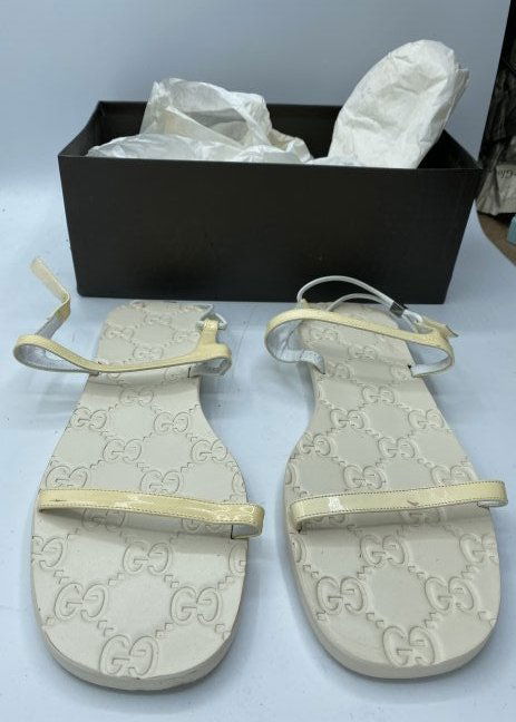 Vintage GUCCI Lightweight Cream Sandals: Gucci cream and white light weight sandals. Casual everyday flats. Brand new in box. Size 9.