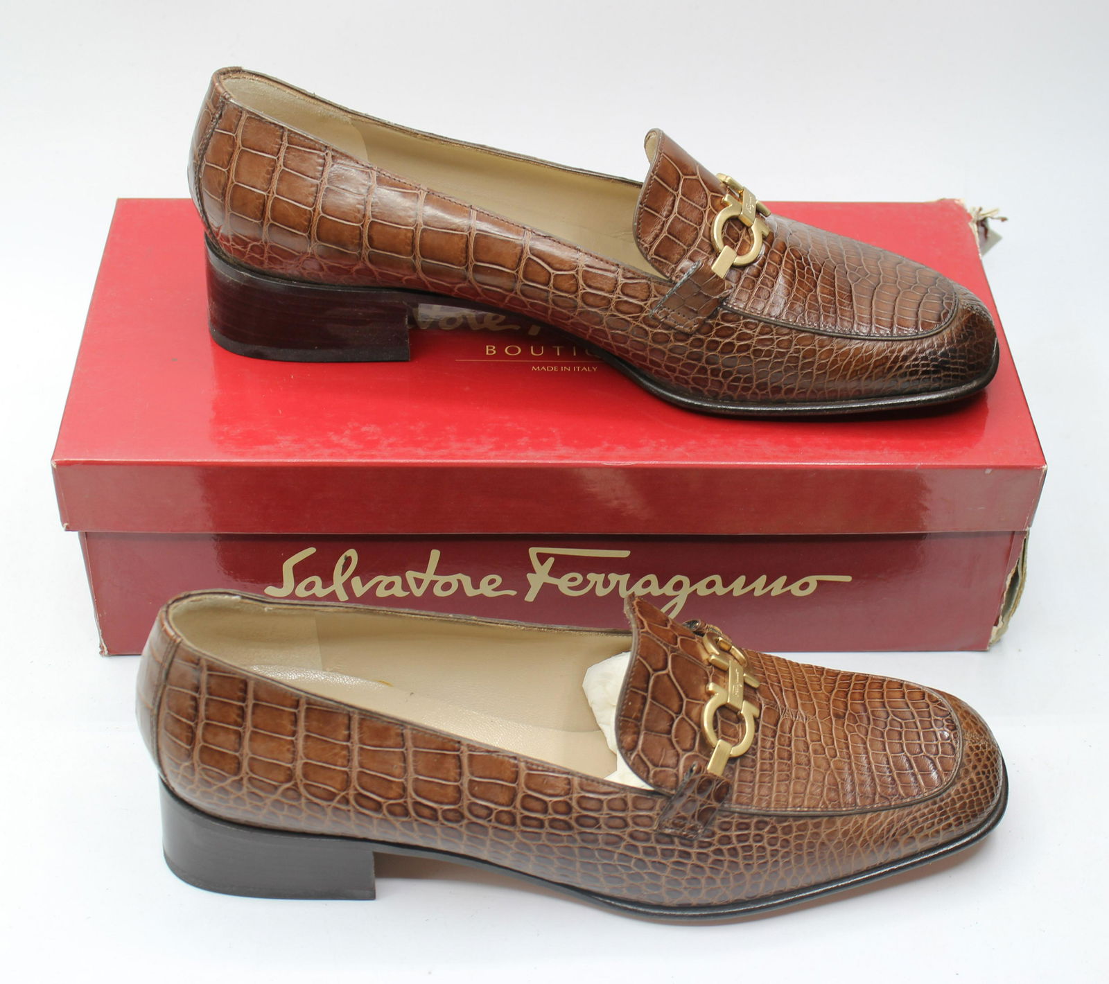 Salvatore Ferragamo Women's Shoes: Quercia crocodile, size 8.1B.