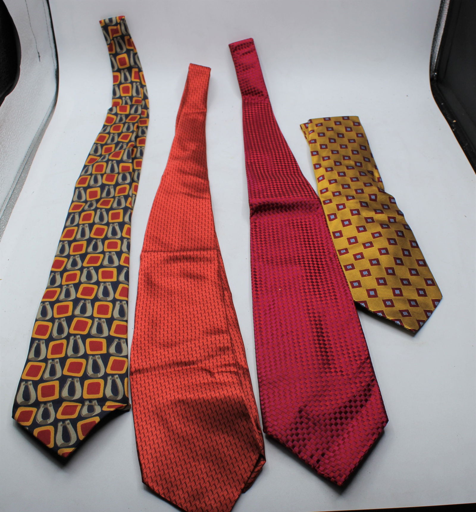 Lot of 4 VintageTies - Dunhill & Gucci: 3 Dunhill & 1 Gucci. Great condition, never worn.