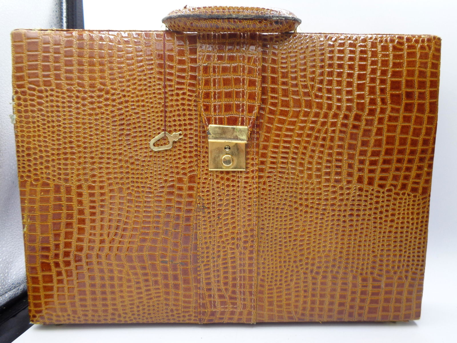 Stunning Vintage Alligator Style Briefcase (1 of 6)