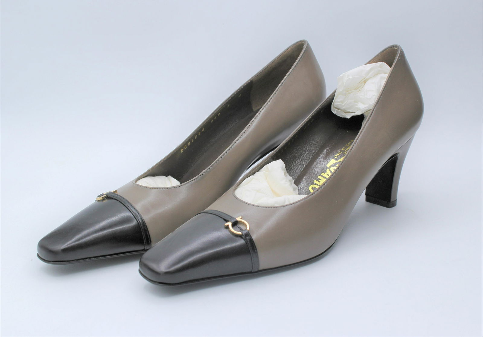 Vintage Salvatore Ferragamo Pamela Misty Calf: Beautiful nero calf - 6cm heels. Size 9B. Made in Italy.