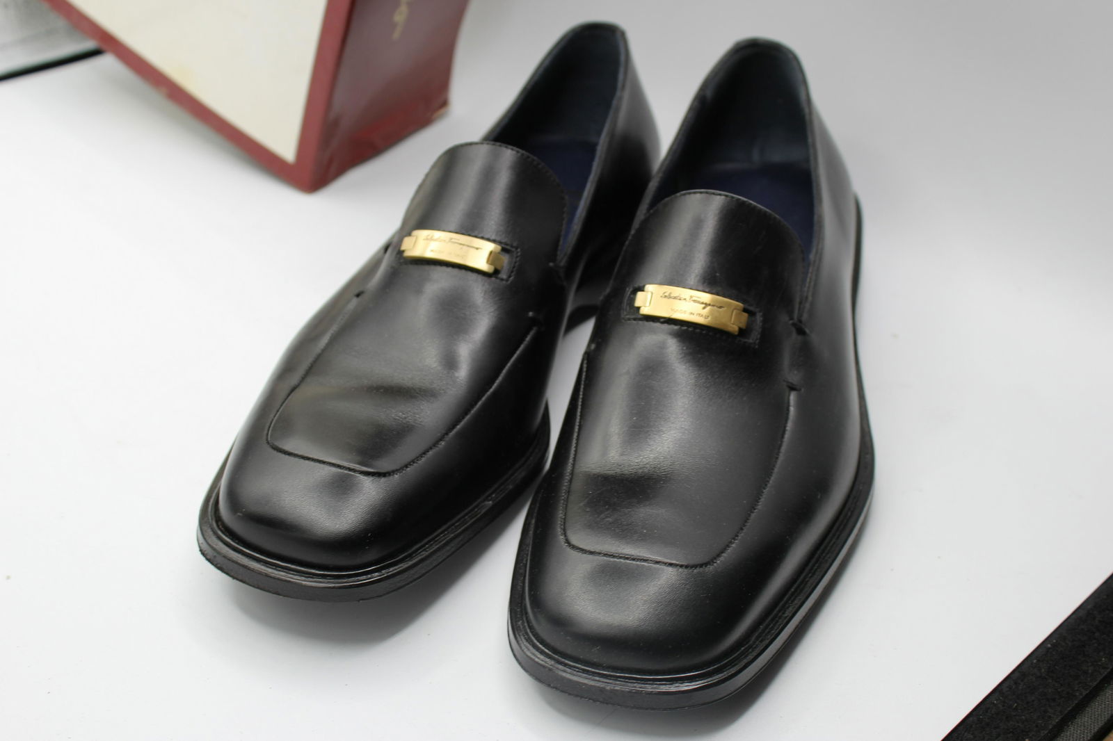 Salvatore Ferragamo Nero Ritmo Men's Shoe: Beautiful black 100% genuine leather. Size 8.