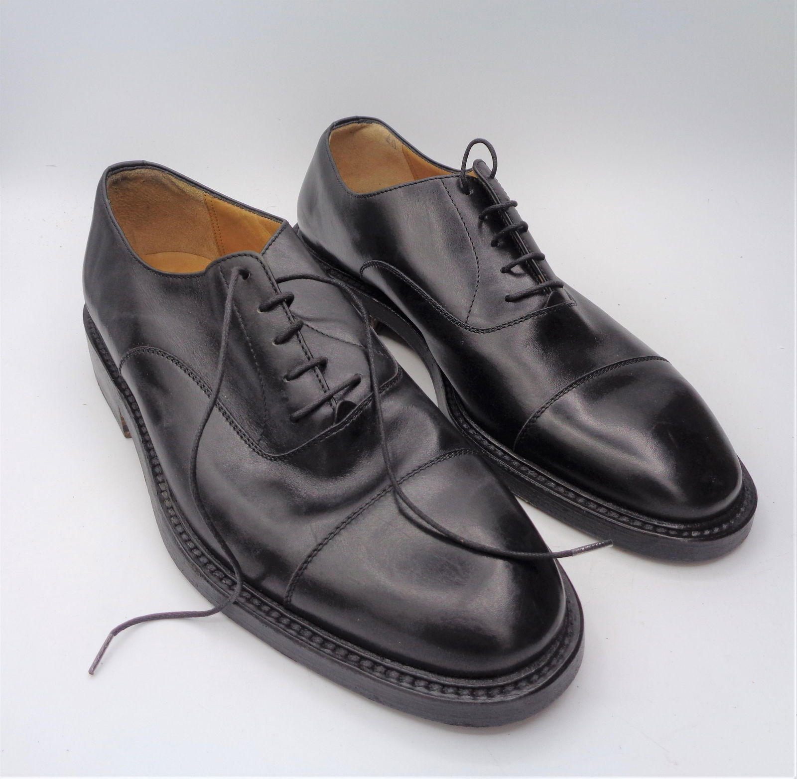 Vintage Bottega Veneta Vitello Men's Shoes: Lace up dress shoes. Made in Italy. Size 40.