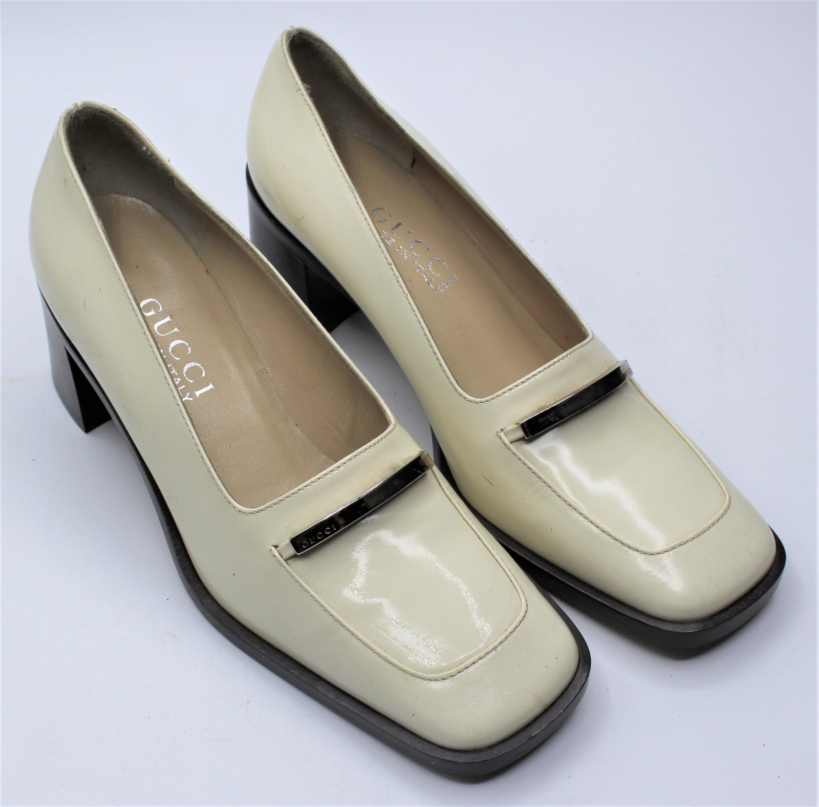 Gucci Cream Pumps: Square toe with silver accents. Size 35.5.