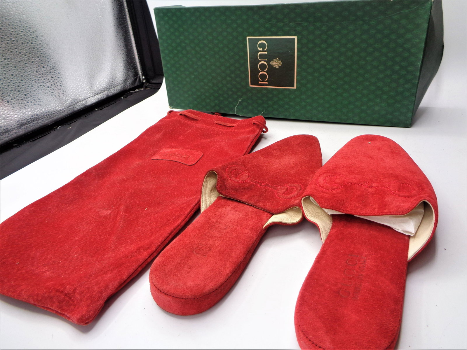 Vintage Gucci Deep Red Flats: Cowhide with soft leather inside. Size 7.