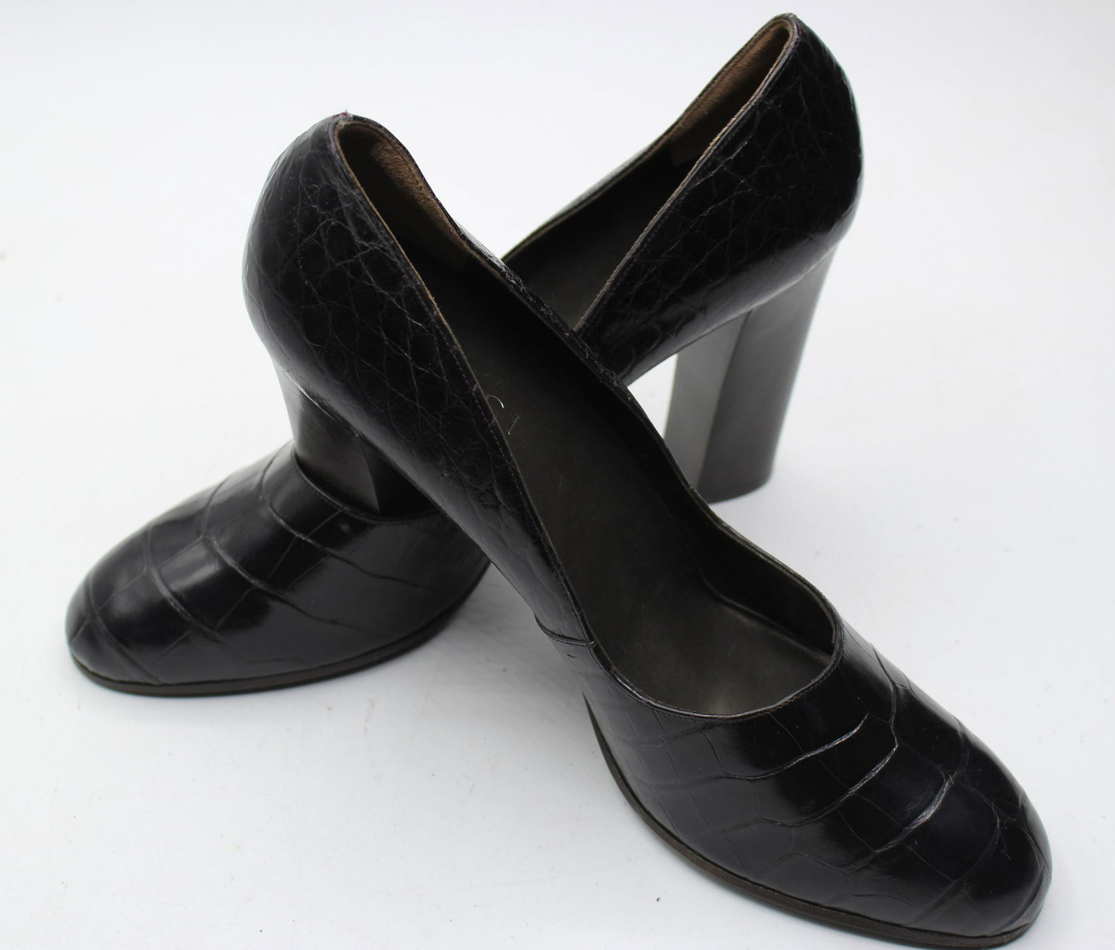 Beautiful Gucci Heels: Textured Leather, size 10b.