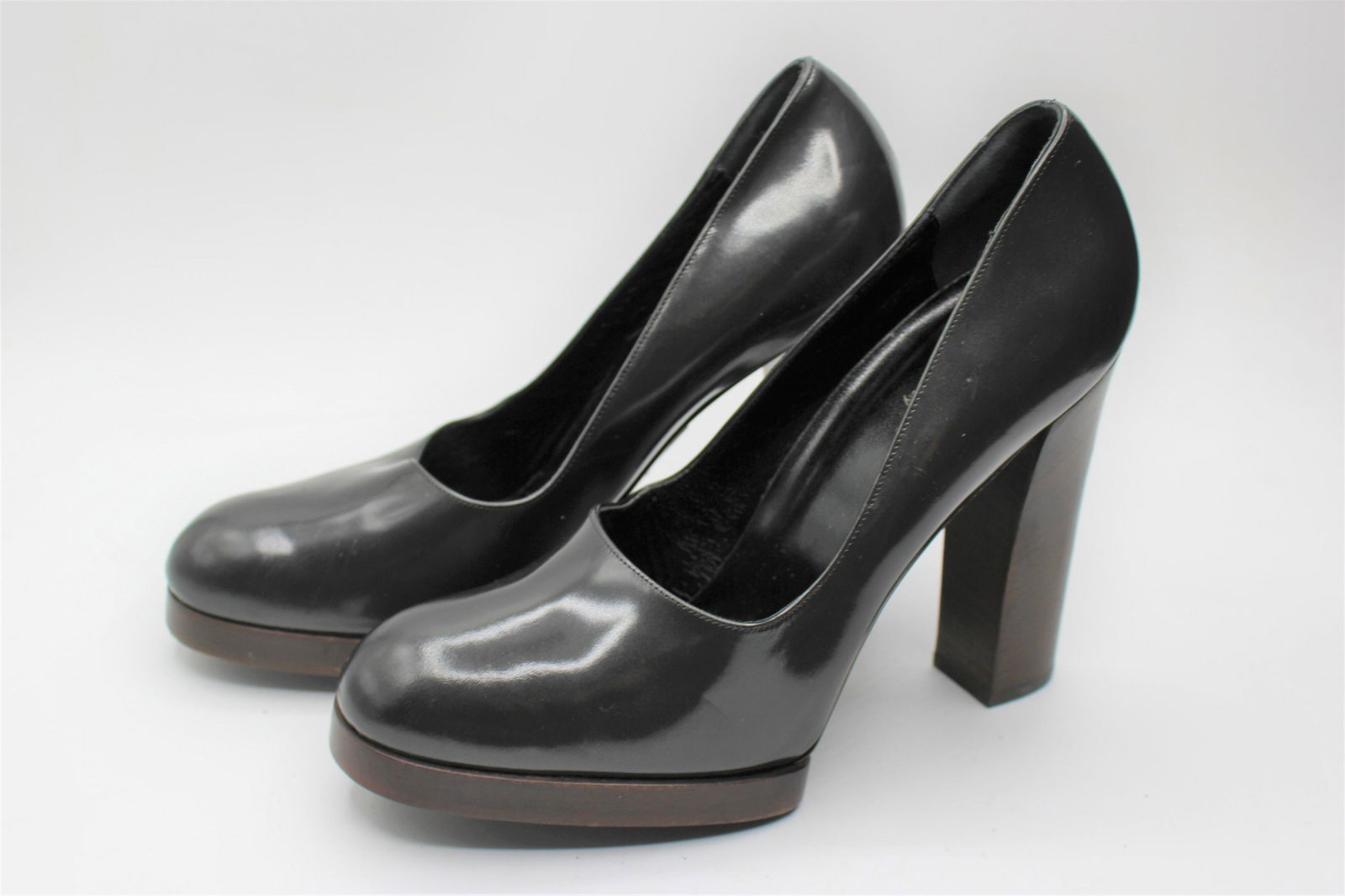 Gucci Women's Steel Grey Pumps (1 of 6)