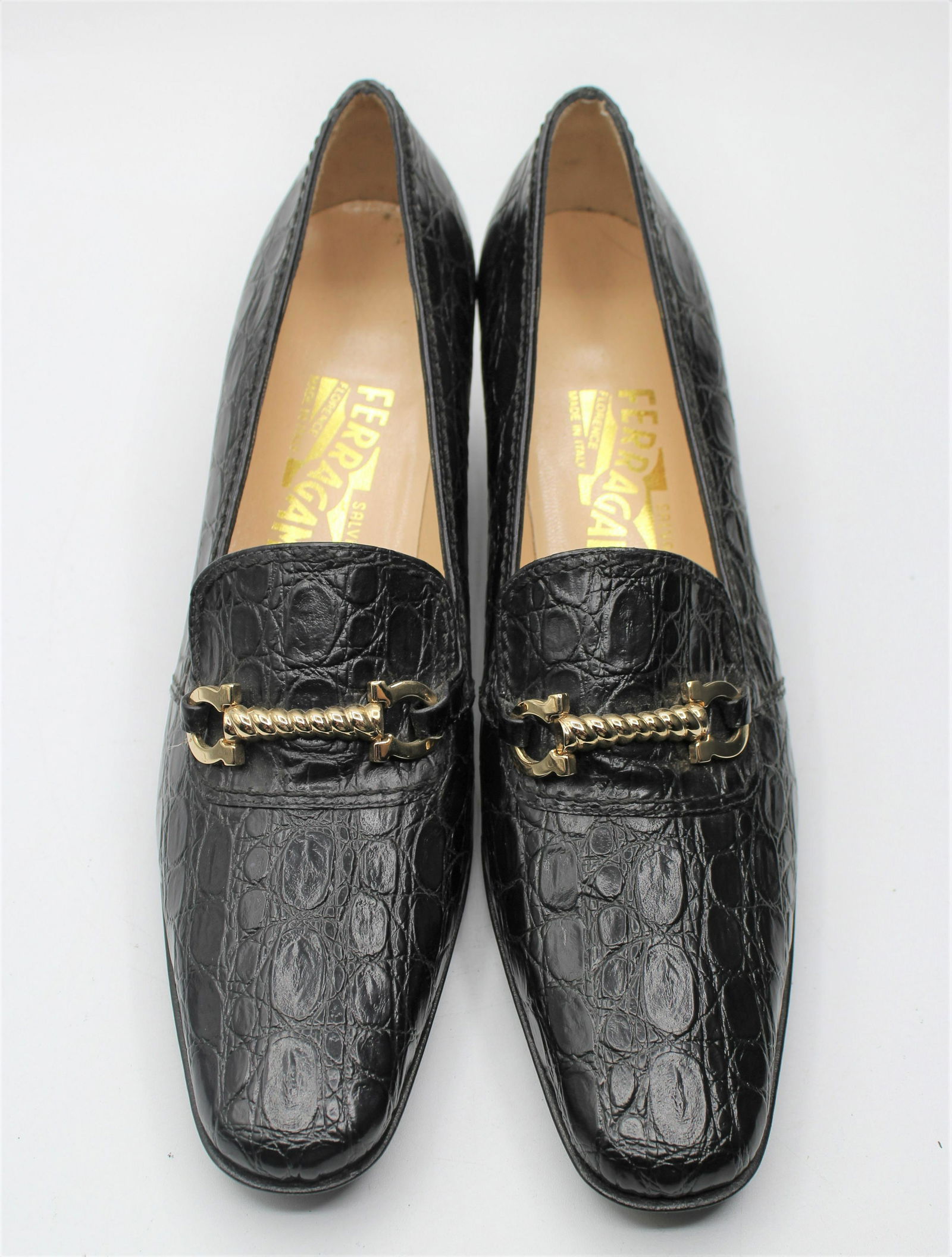 Salvatore Ferragamo Classic Pumps (1 of 6)