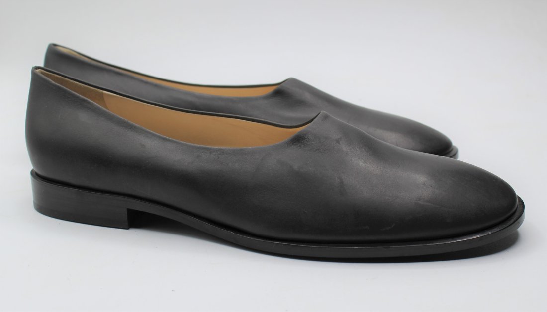 Bottega Veneta Women's Black Leather Flats (1 of 5)