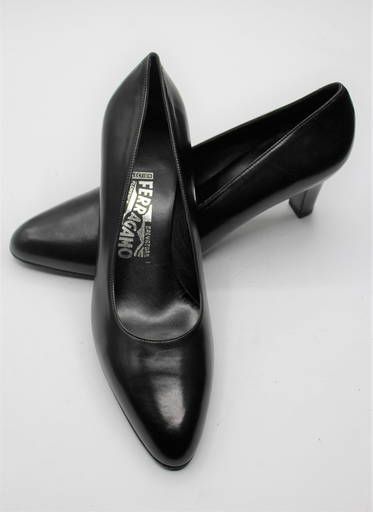 ferragamo black pumps