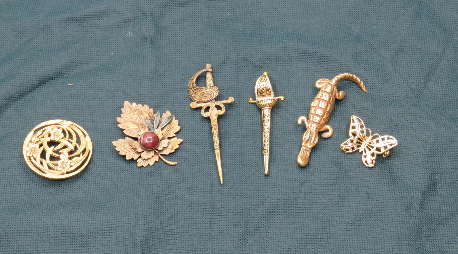 Lot of 6 Gold Plated Pins (1 of 8)