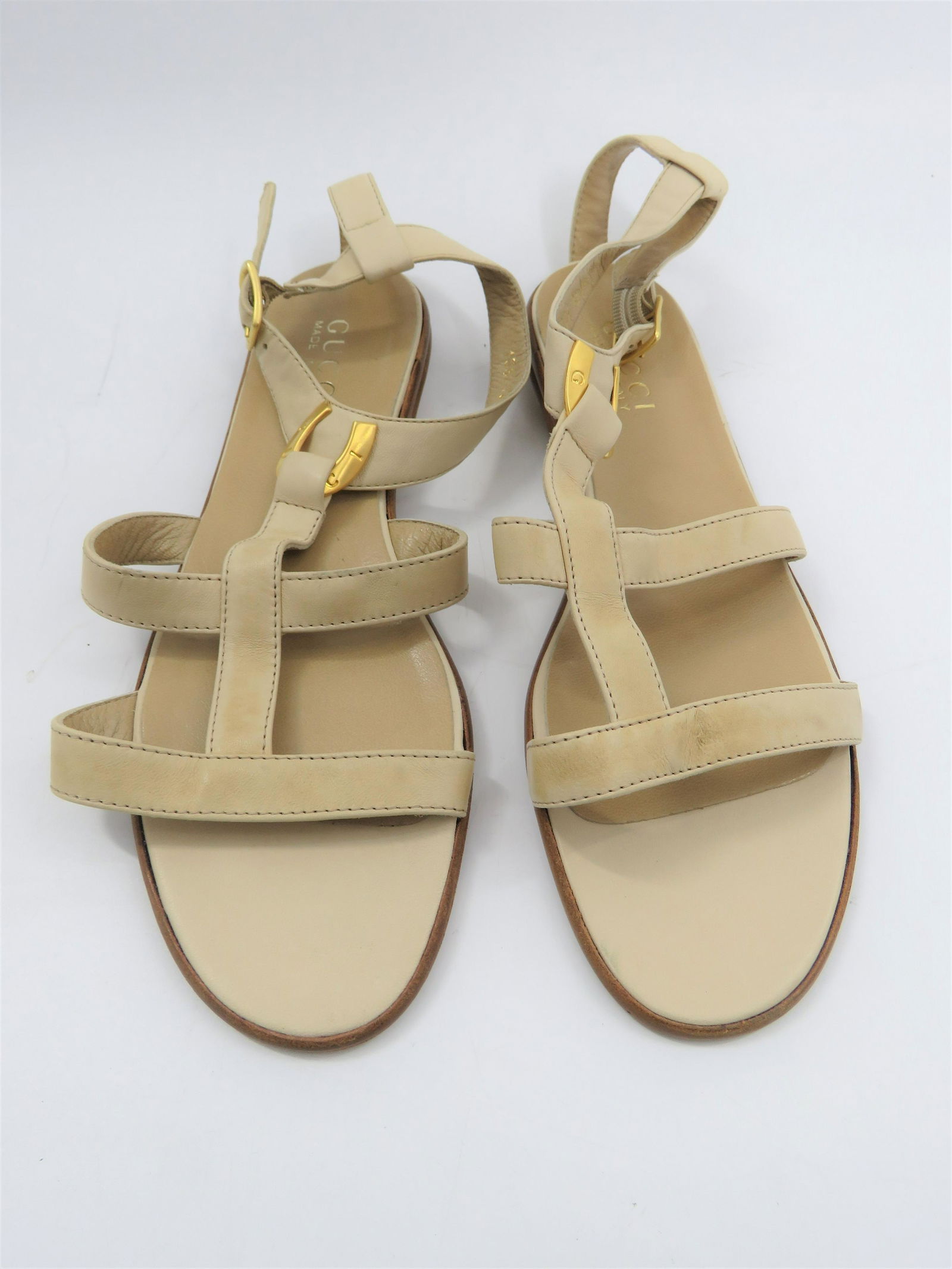 Tan & Gold Gucci Flats: Stylish flats, size 7.