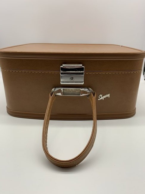 Vintage Skyway Luggage (1 of 8)