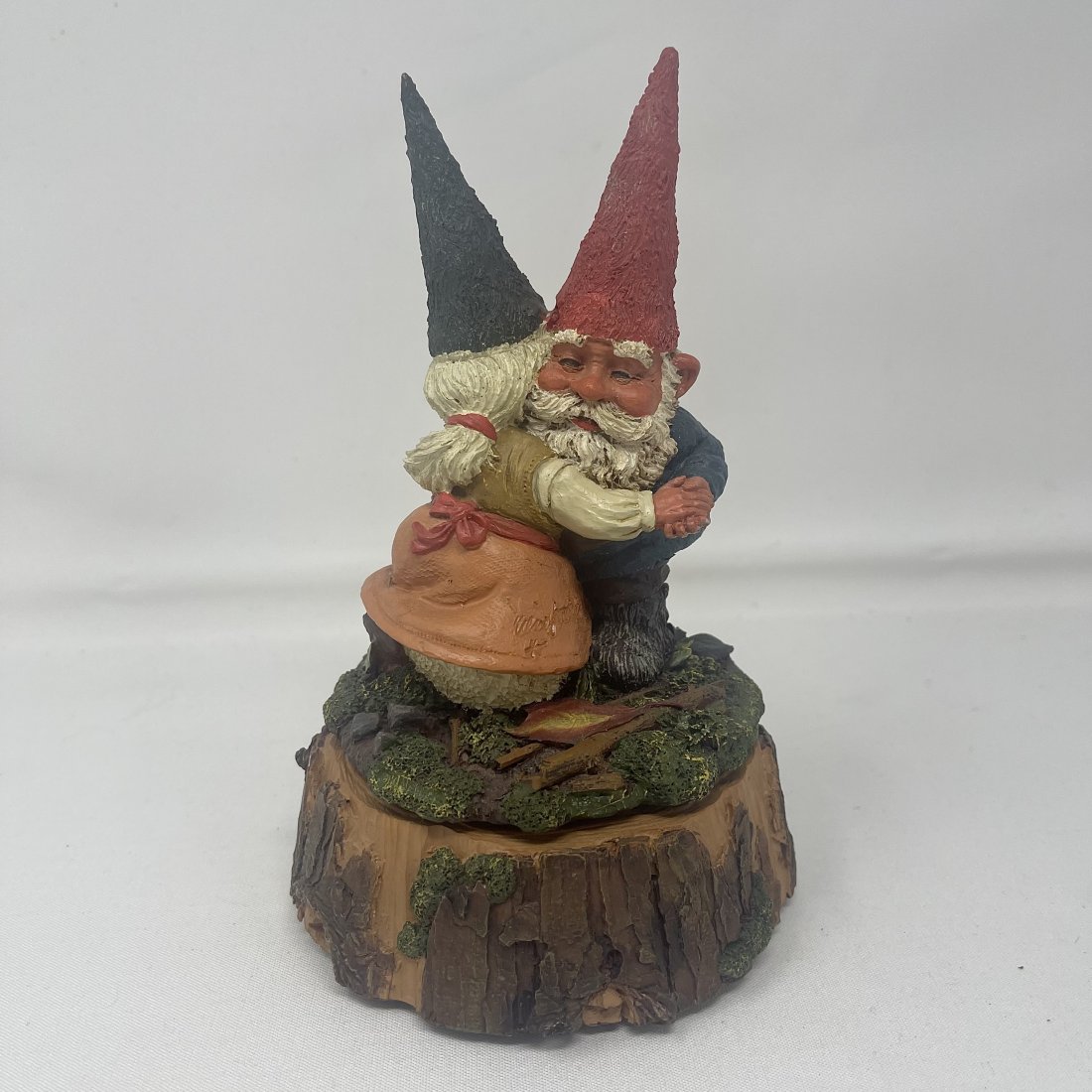 Klaus Wickl 1993 Enesco Gnome Musical Box: Vintage Gnome Music Box, Klaus Wickl 1993 Enesco Gnome Musical Figure Trudy & Frederick Anniversary Waltz.This is an adorable music box and a must for any gnome lovers. Frederick and Trudy love each o