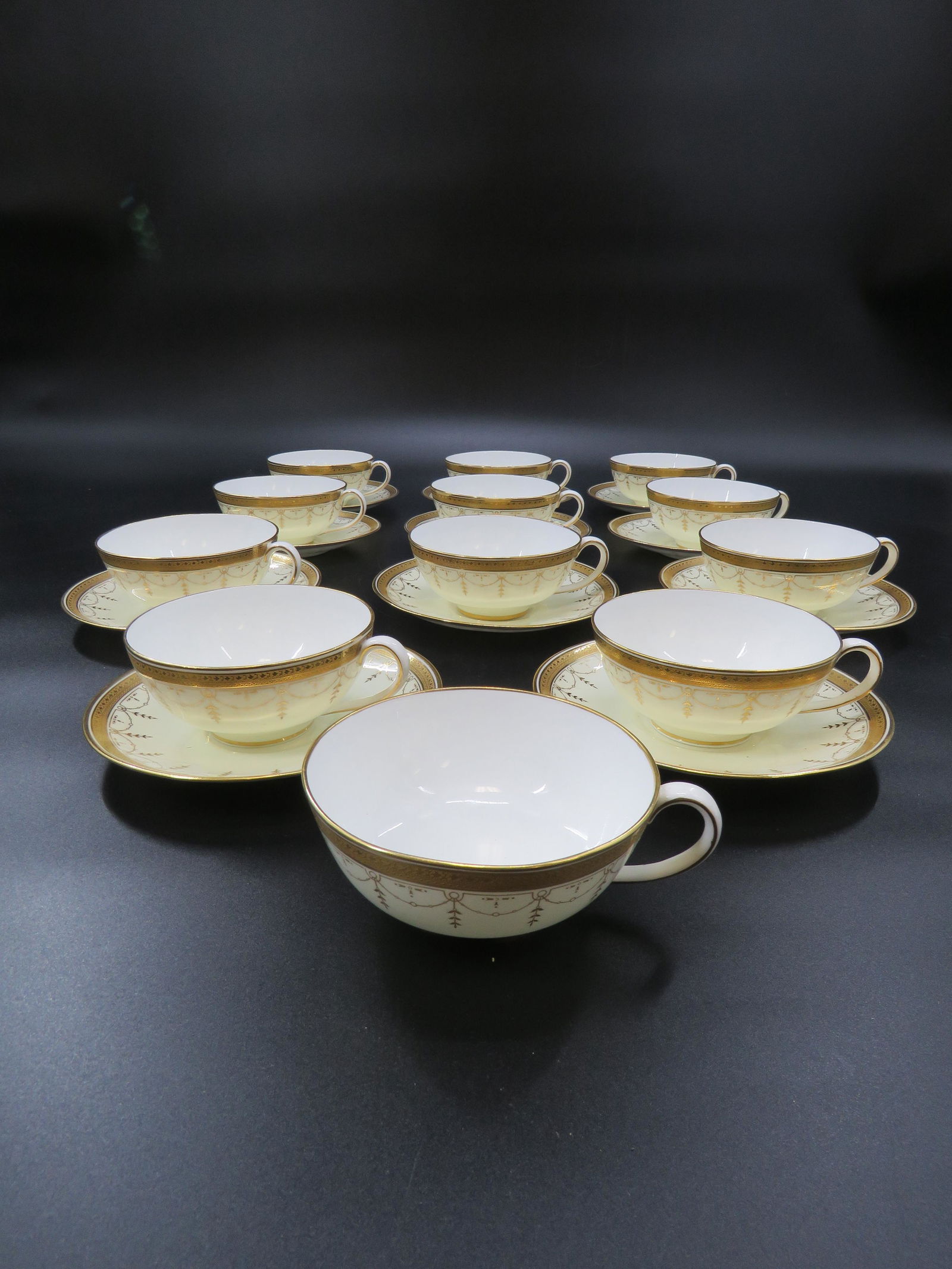 Set of 12 Cauldon England Tea Cups & Saucers (1 of 8)