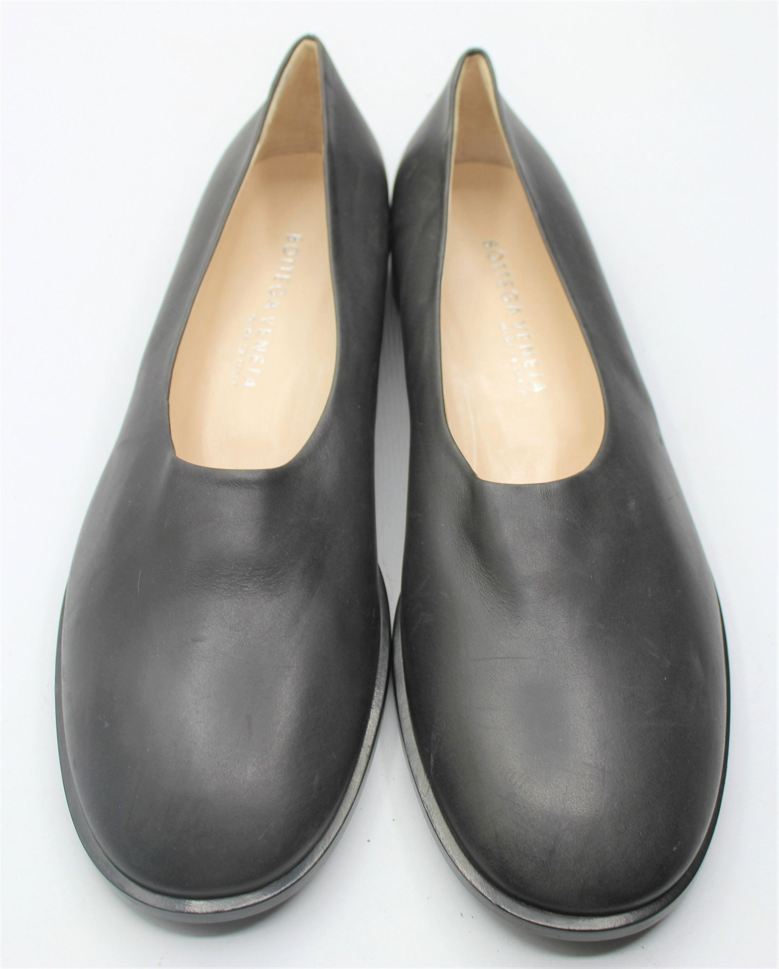 Bottega Veneta Women's Black Leather Flats (1 of 5)