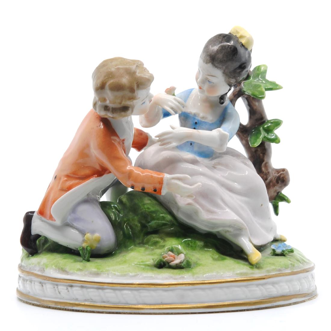 Unterweissbach "Young Lovers" 9552 Figurine Rare Mark: This is a rare, antique Dresden Unterweissbach porcelain "Young Lovers" 9552 figurine. An amazing German porcelain figurine depicting a young pair of lovers. The young lady is wearing a pink and white