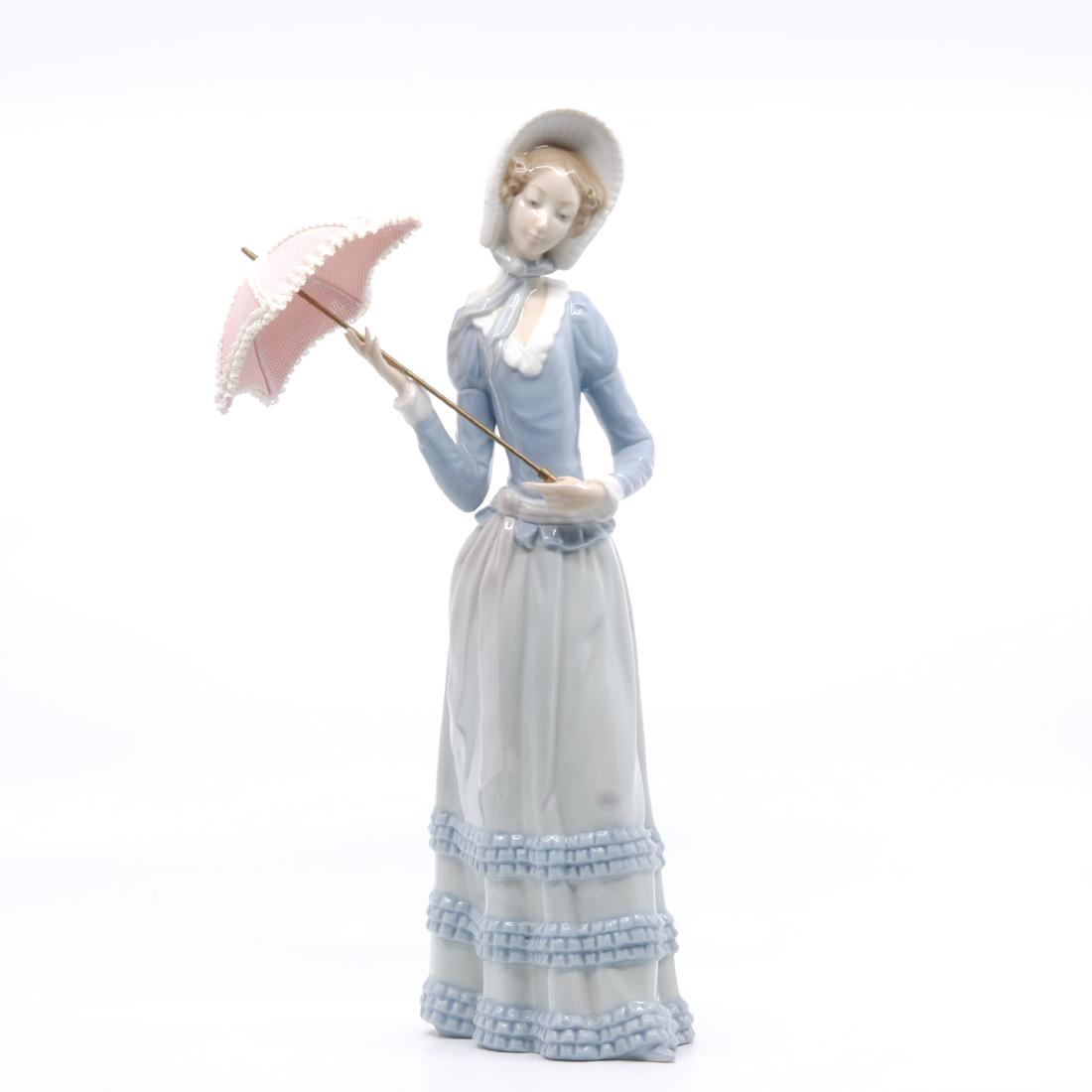 Lladro "Diasa Lady" H29N Porcelain Figurine TMK-3: Lladro "Diasa Lady" H29N porcelain hand painted figurine TMK-3 from 1971-1974. A lovely figurine of a woman with a pink parasol, wearing a white bonnet. The lady's parasol has exceptional detail. Stam
