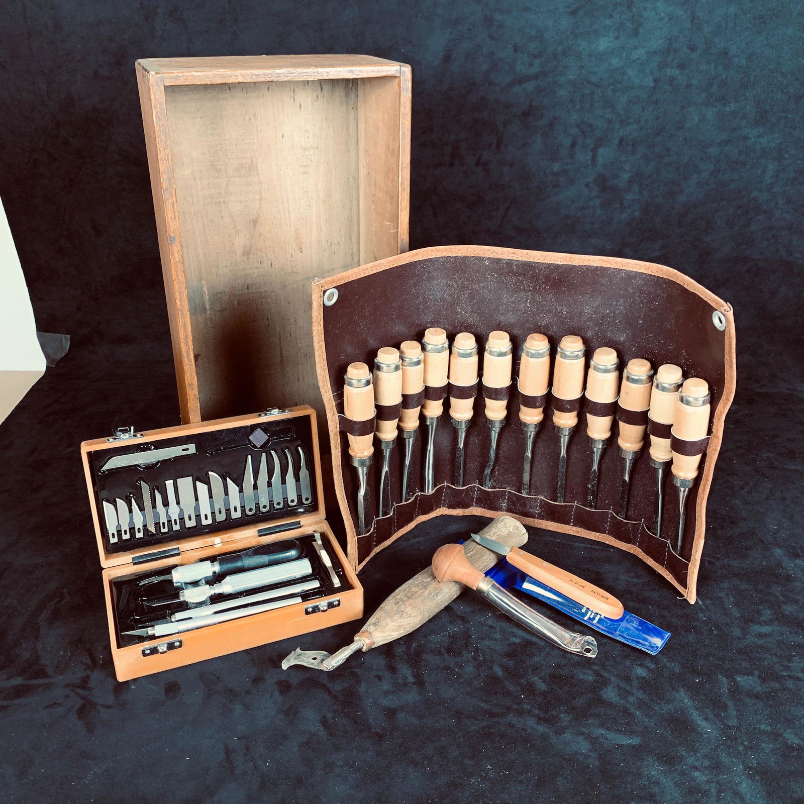 Woodcarver's Tool Kit Vintage: A vintage woodcarver's tool kit. This lot includes all tools, scalpels, blades, and chizels in the photographs. Included as well is a hand made vintage wooden box. The tools are in great condition. Bo