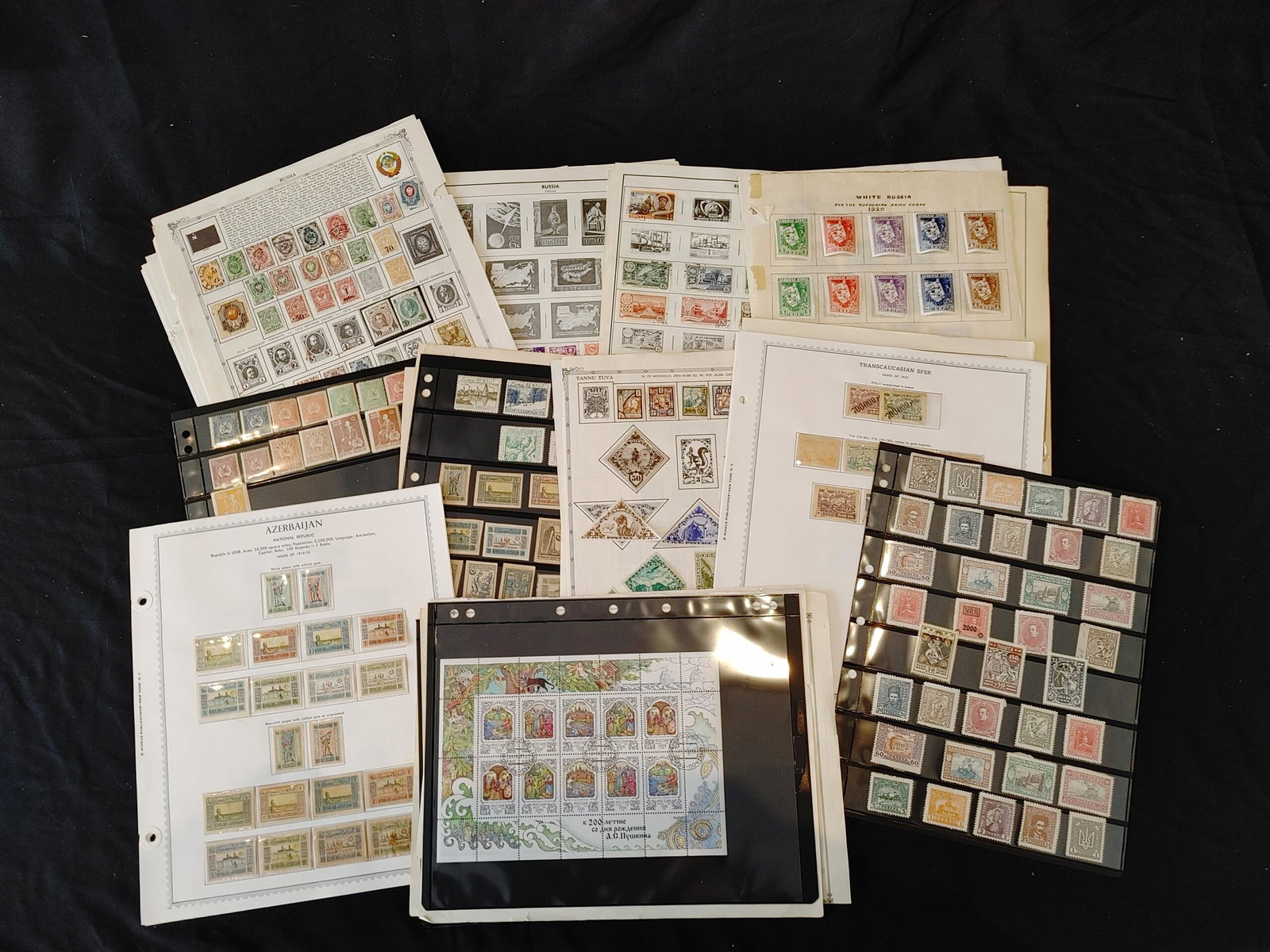 Russian States 1919-1927, a mint and used accumulation, includes Georgia, Saar, Ukraine, Estonia and: Russian States 1919-1927, a mint and used accumulation, includes Georgia, Saar, Ukraine, Estonia and Azerbaijan, appears f-vf Medium: Stamps