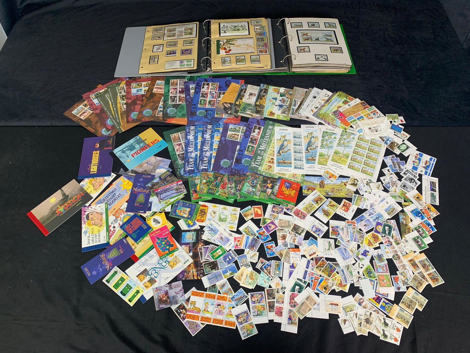 Ireland (Eire) 1976 to 2001, a MNH accumulation in two albums and loose in packets from Irish Post (1 of 4)