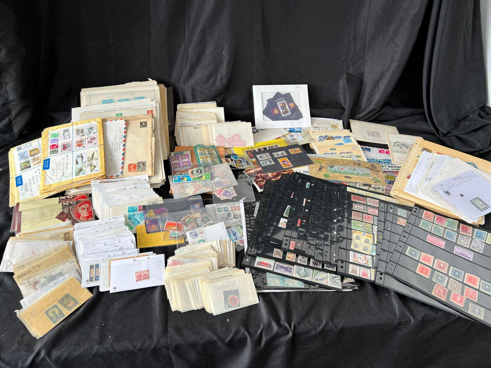 A world accumulation (little Brit Commonwealth) on leaves and looses in packets, 1890s to 1980s: A world accumulation (little Brit Commonwealth) on leaves and looses in packets, 1890s to 1980s, will catalogue over 3000+, a little messy, but some better item to be found, appears mostly f-vf