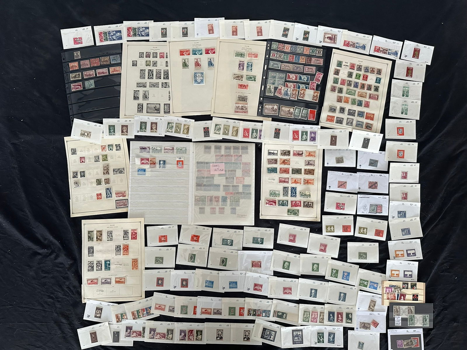 Saar 1920 - 1959 #5 / #322, a MH and used accumulation on leaves/stocksheets and in packets, (1 of 10)