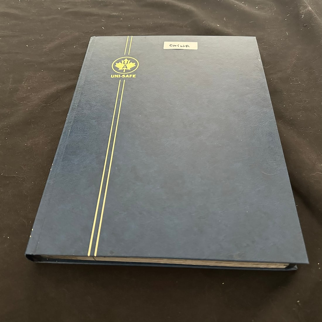 China 1890s to 1990s a used accumulation in album, with many hundreds, expect duplication, appears (1 of 6)