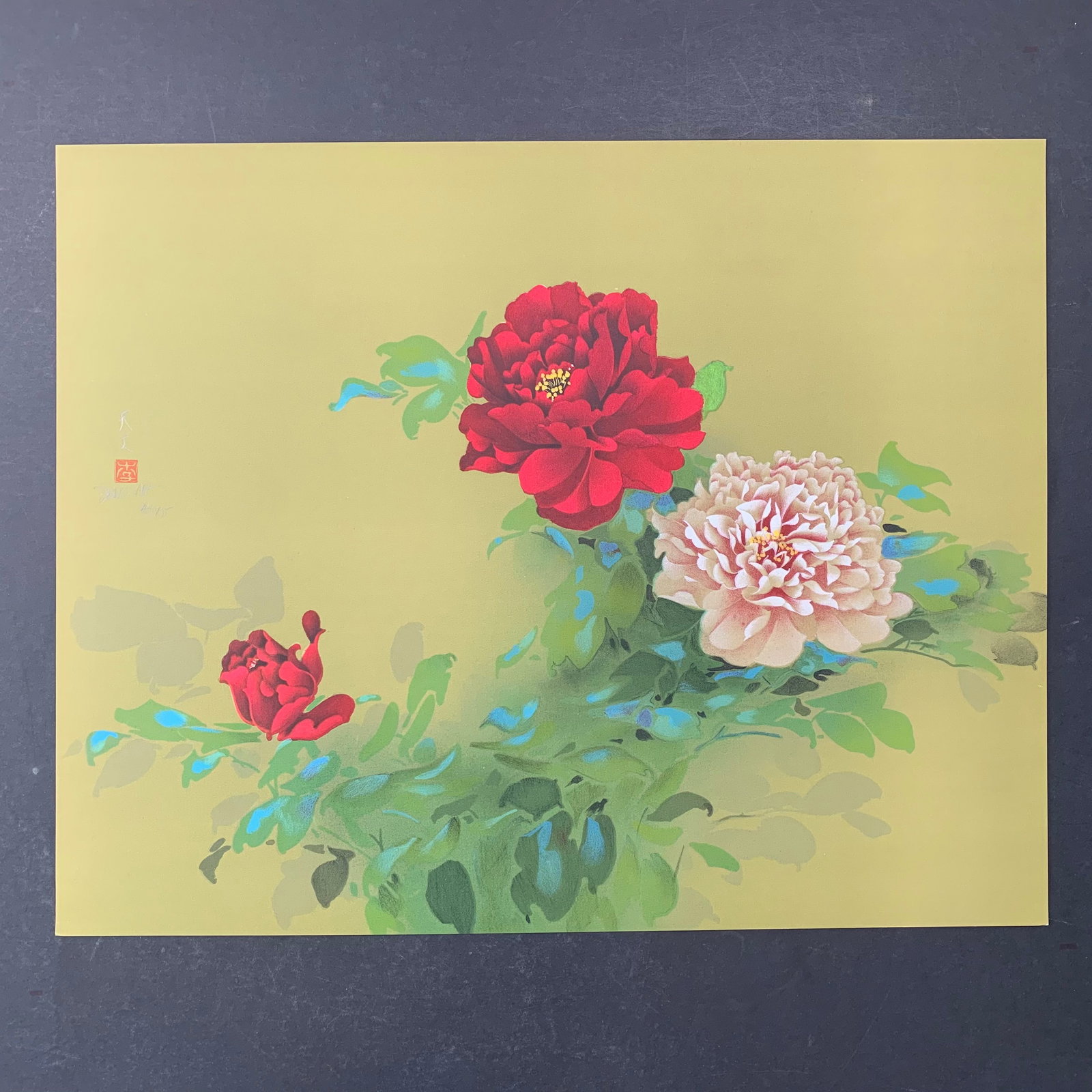 David Lee's "Pink Flowers" Limited Edition Print: David Lee's "Pink Flowers" limited edition print, signed and numbered 95/175 at left. This piece is of two red flowers and one white flower, against a green background. This piece is in excellent cond