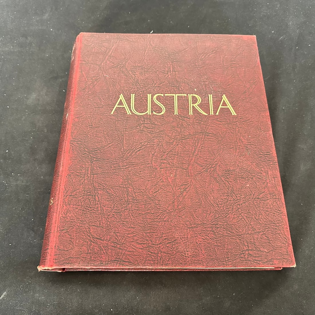 Austra 1850 - 2000 #3 / #1834 a mainly used collection in a Minkus album, Scott value $1182.50, (1 of 10)
