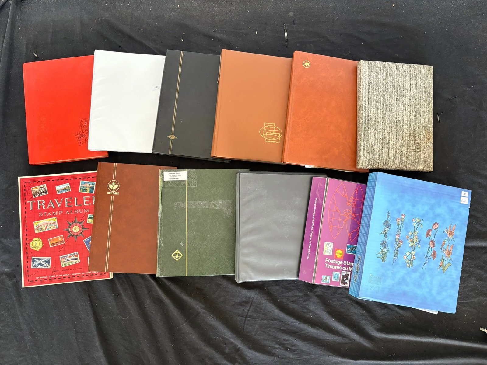 A worldwide acculmation in twelve albums and stockbooks, 1900s to 1990s, includes Great Britain,: A worldwide acculmation in twelve albums and stockbooks, 1900s to 1990s, includes Great Britain, Topical -Disney, Canada, USA, and more, expect duplication, appears f-vf