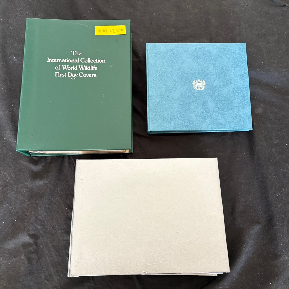 A group of 200 FDCs in three albums from the 1970s, the first is from World Wildlife fund (108), (1 of 10)