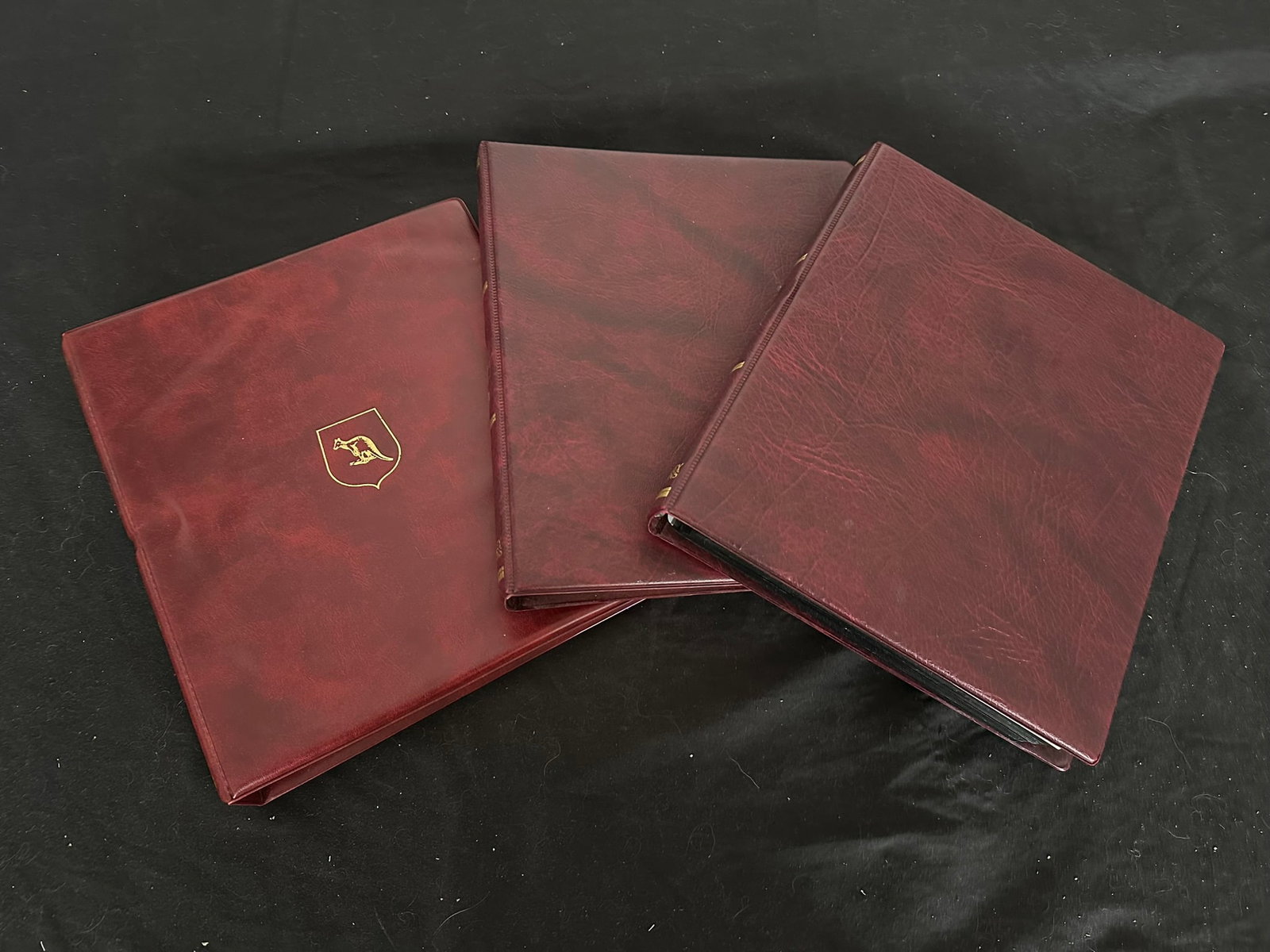 Australia 1913 - 2002, #1 /#2073b, a used collection on pre-printed leaves in three albums, includes: Australia 1913 - 2002, #1 /#2073b, a used collection on pre-printed leaves in three albums, includes Roos on various wmks, GVI to ?1, Postage Dues, Officials, Australian Antarctic Terroritory, Scott v