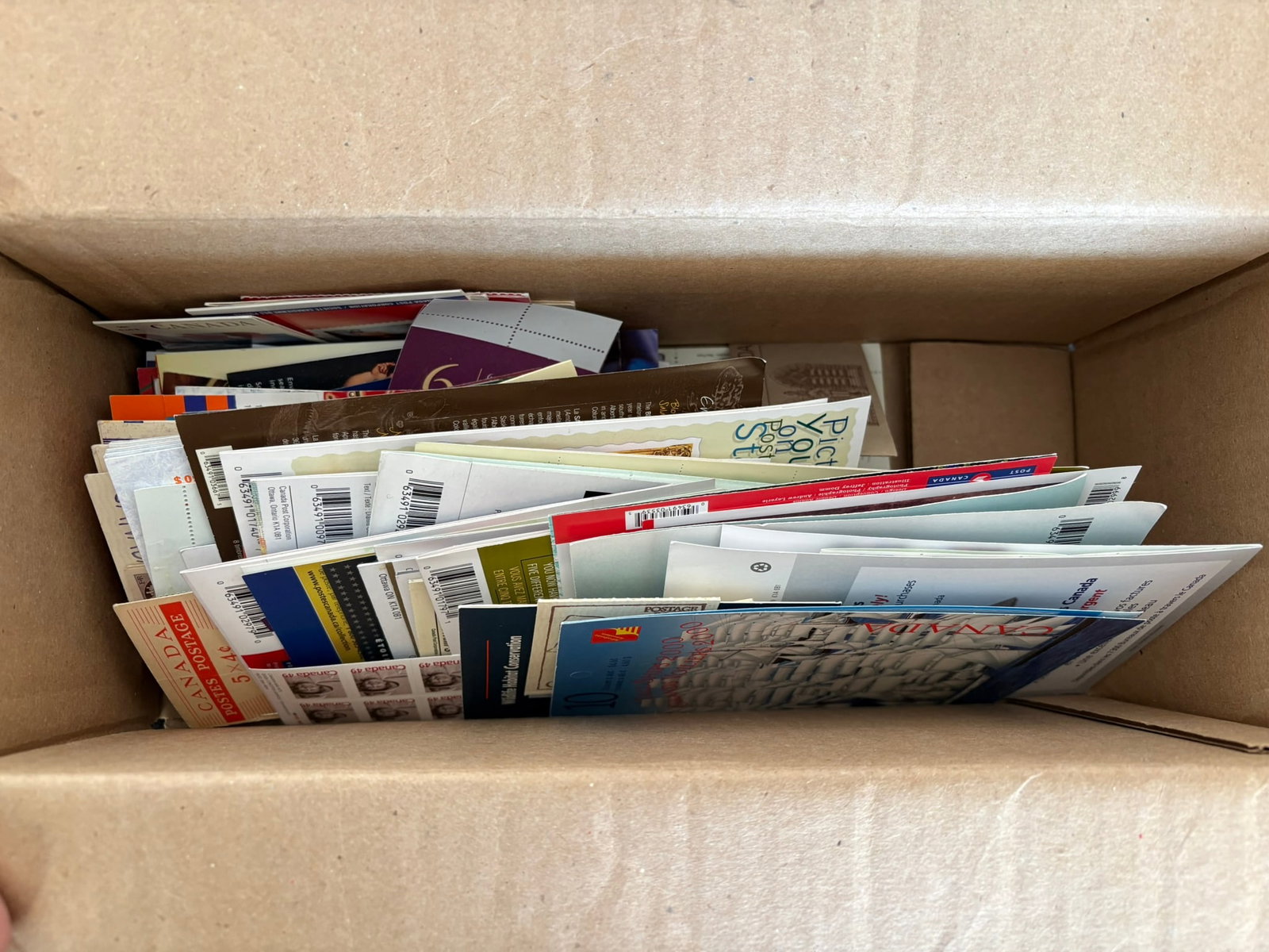 Canada booklets 1968 - 2008 #BK57 /#BK408, a MNH group of over 140 booklets contained in a small (1 of 9)
