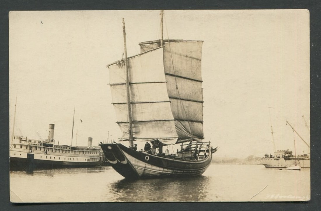 Topical - Canada - Vancouver, a unused picture postcards circa 1910 produced by "AZO", of a chinese (1 of 2)