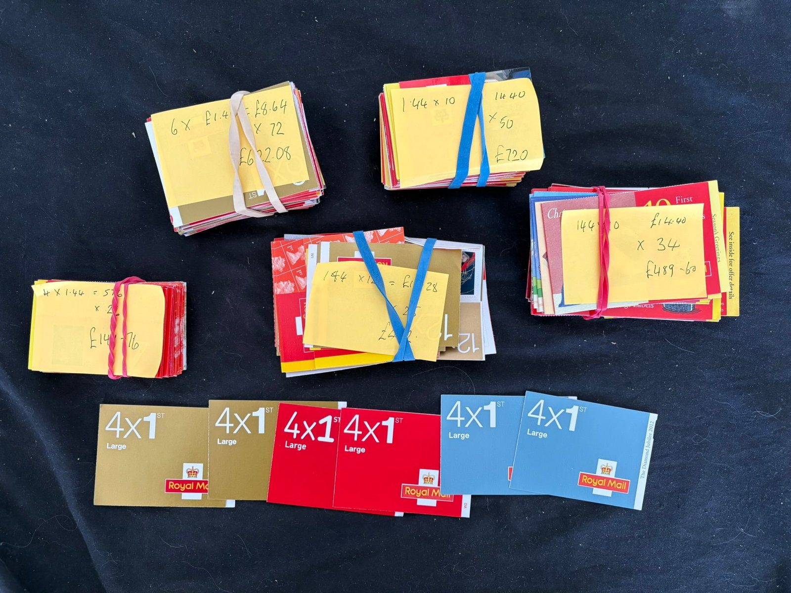 Great Britain - Face Value, a MNH group of 210+ Definivite 1st class booklets, includes booklets of (1 of 3)