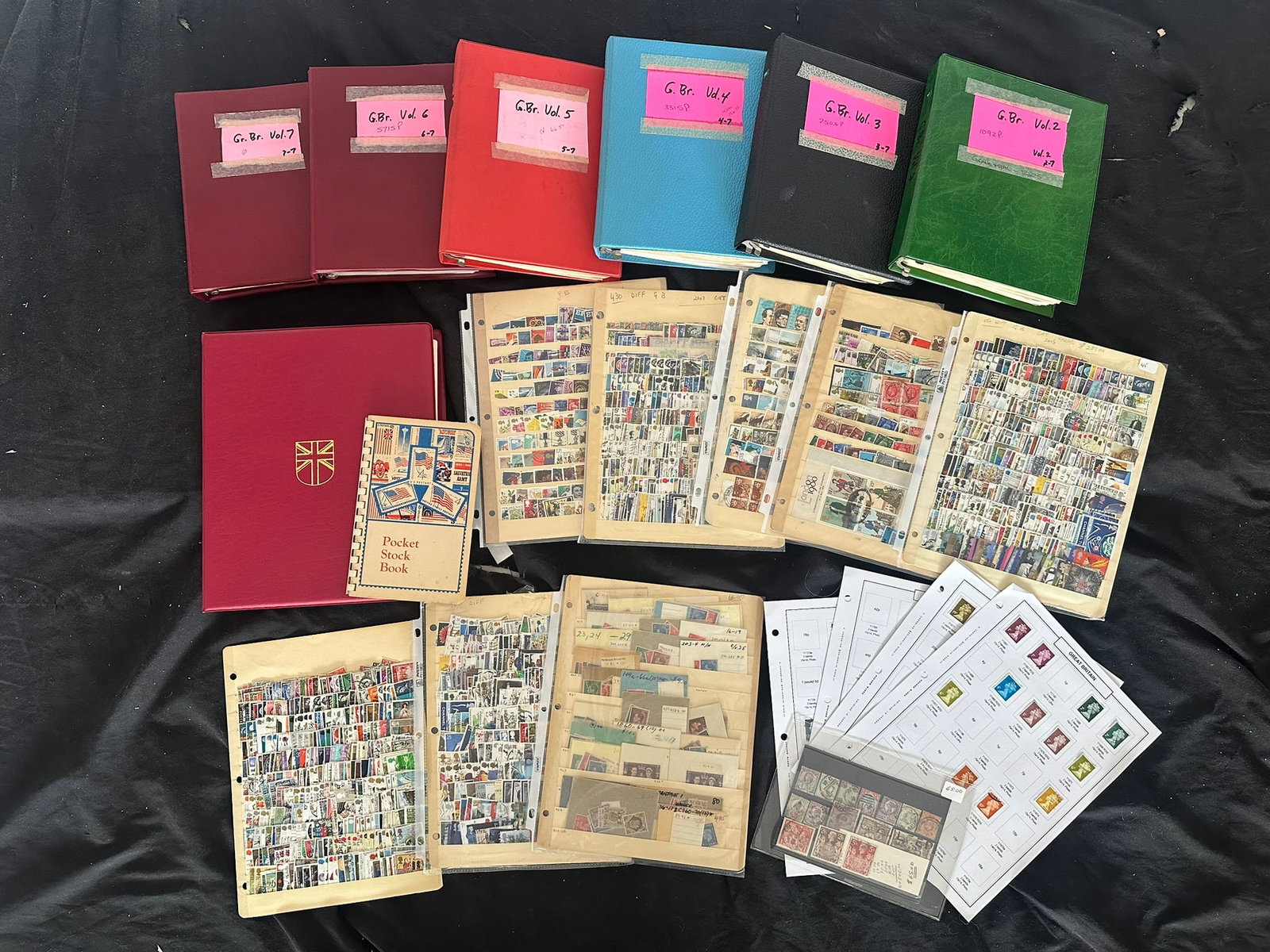 Great Britain 1897 - 2000, a MNH / MH and used accumulation in a Stanley Gibbons GB album, 6 dealers (1 of 7)
