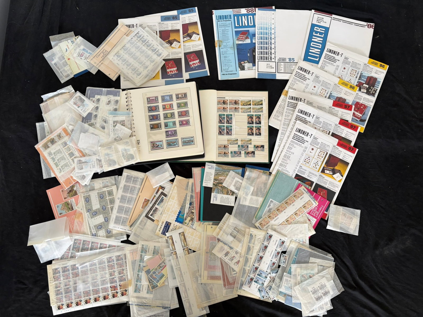 Great Britain - Guernsey 1973 -1994, a MNH in blocks strips and gutter strips, Total face value (1 of 10)