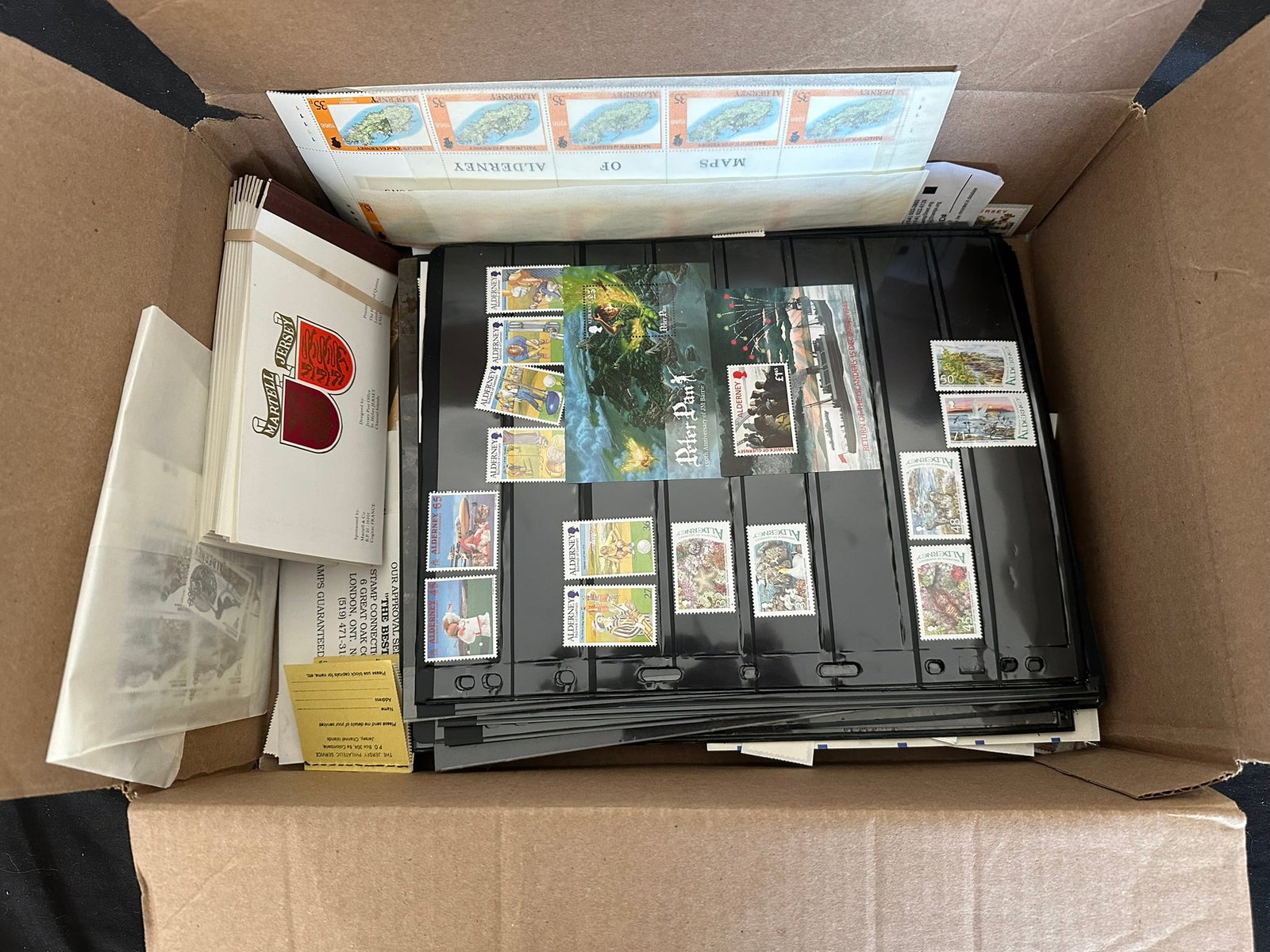 Channel Islands - Jersey 1973 - 1999, a MNH accumulation on leaves / packets and looses, total face (1 of 9)
