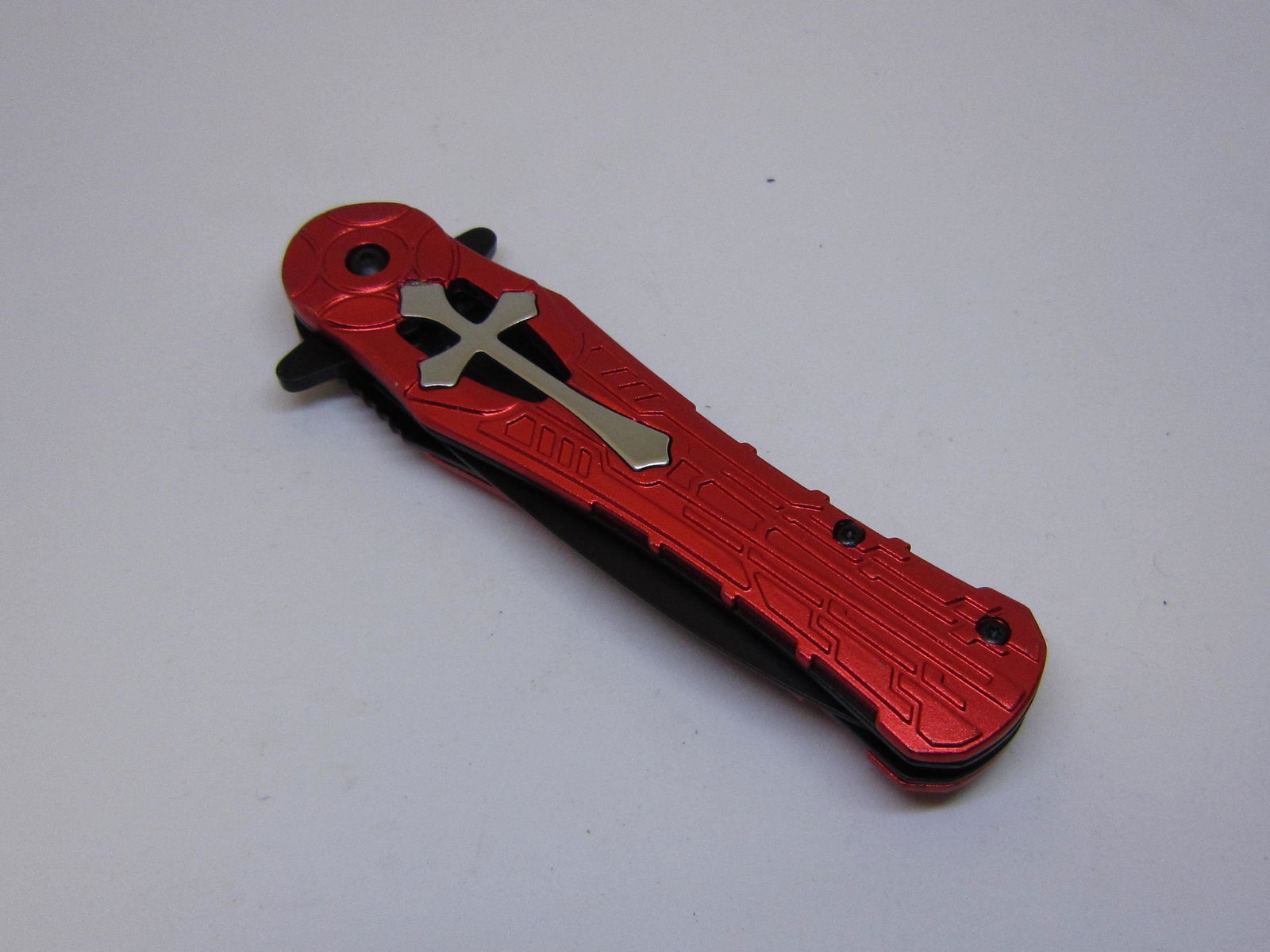 Red Snake Eye Tactical Spring Assist Knife 4.5 Inches: Snake Eye Tactical. 440 Half Serrated Stainless Steel Black Blade and Titanium Coated Red Handle. Includes Pocket Clip. 4.75 inches. Closed 3.5 inches Blade. Weight: 5 LBS.