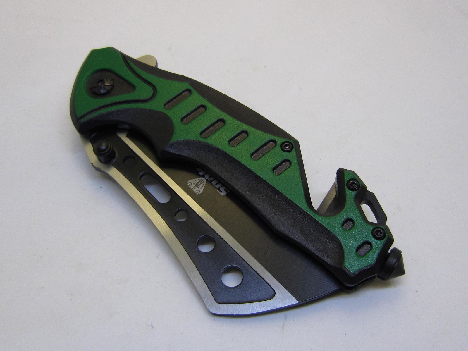 Green Snake Eye Tactical Spring Assist Knife: Snake Eye Tactical Spring Assist Knife, Two Tone Stainless Steel Razor Style Black blade 3.5 inches. Two Tone Color Handle. Include Pocket Clip, Seat Belt Cutter and Window Breaker Attached. Closed 4.