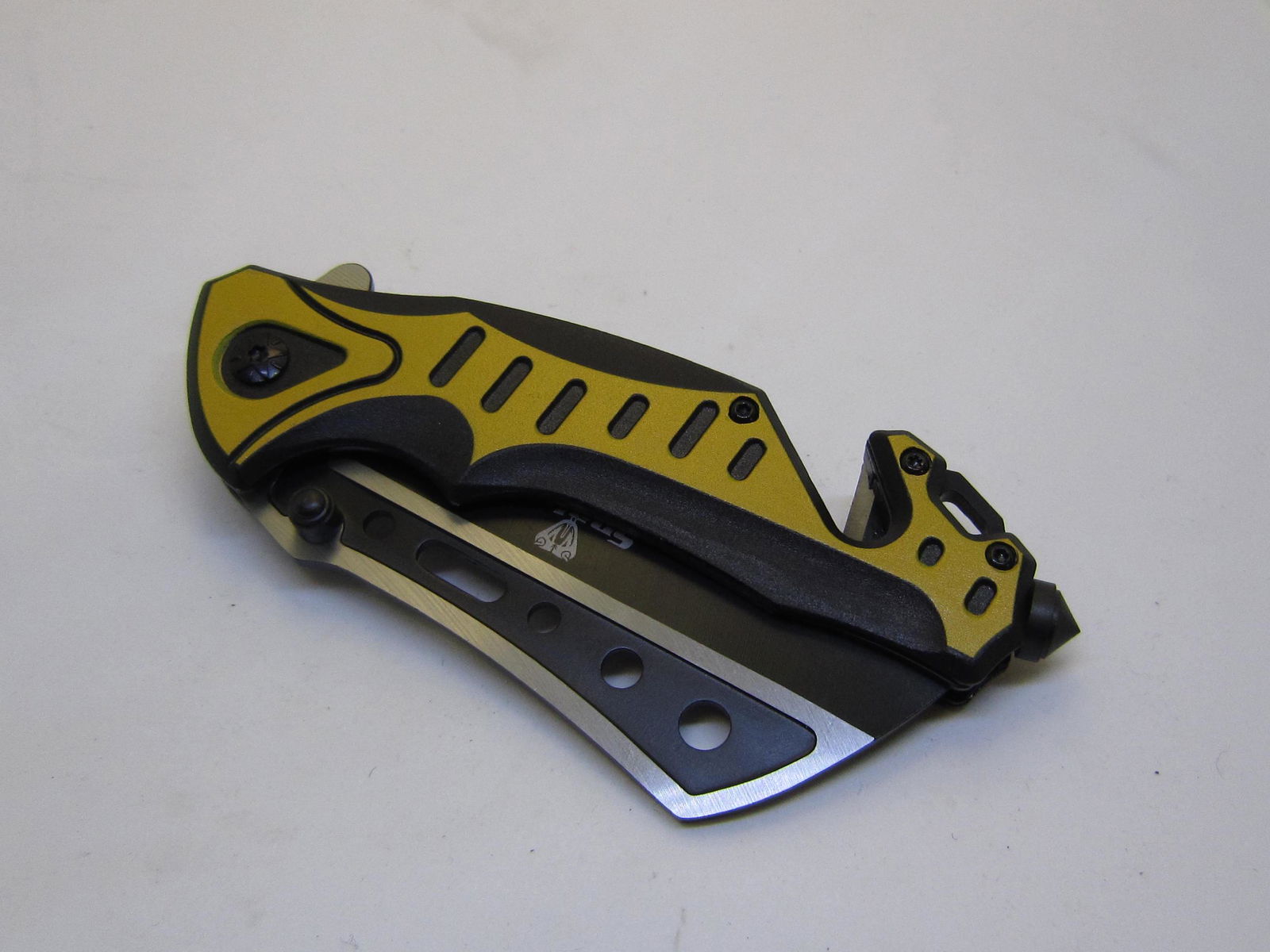 Yellow Snake Eye Tactical Spring Assist Knife: Snake Eye Tactical Spring Assist Knife, Two Tone Stainless Steel Razor Style Black blade 3.5 inches. Two Tone Color Handle. Include Pocket Clip, Seat Belt Cutter and Window Breaker Attached. Closed 4.