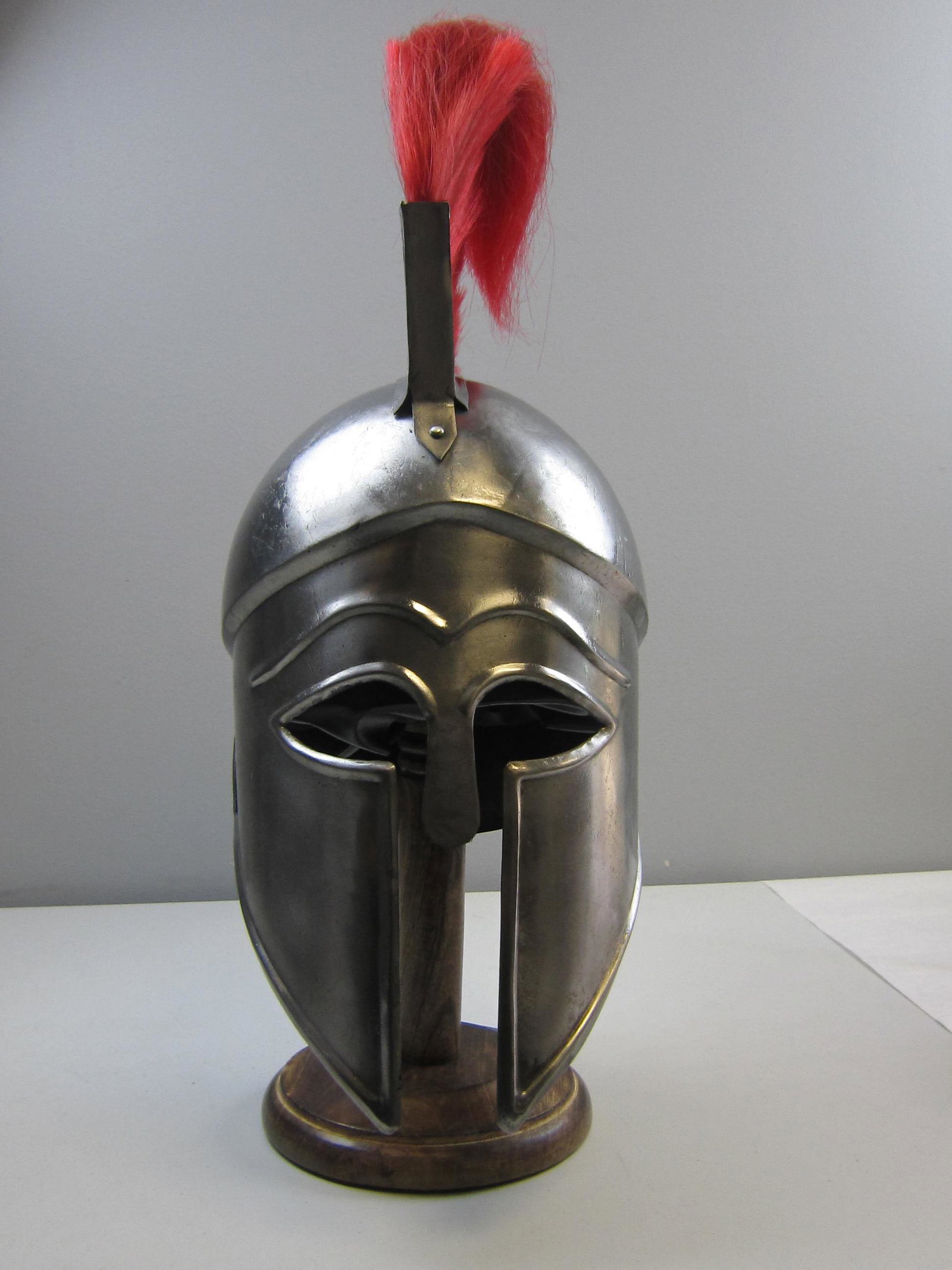 Medieval Warrior Brand Greek Corinthian Armor Helmet: Medieval Warrior Brand Greek Corinthian Helmet. Finely crafted of 18G Steel. Features full length horsehair plume. Features Leather liner. Includes Helmet Stand. Size: 16X10X10 inches. Weight: 5 LBS.