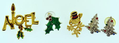 Group Lot of Christmas Pins (1 of 5)