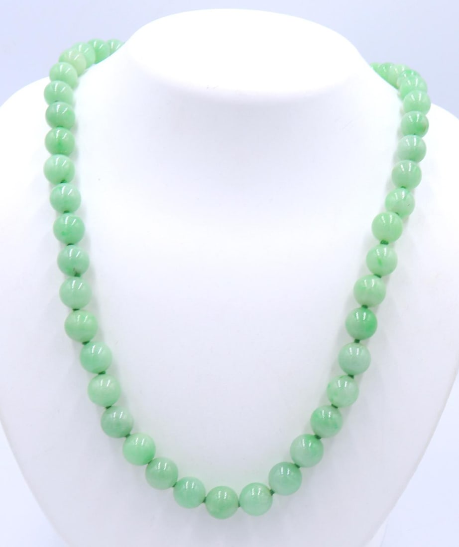 Green Jade Beaded Necklace (1 of 5)