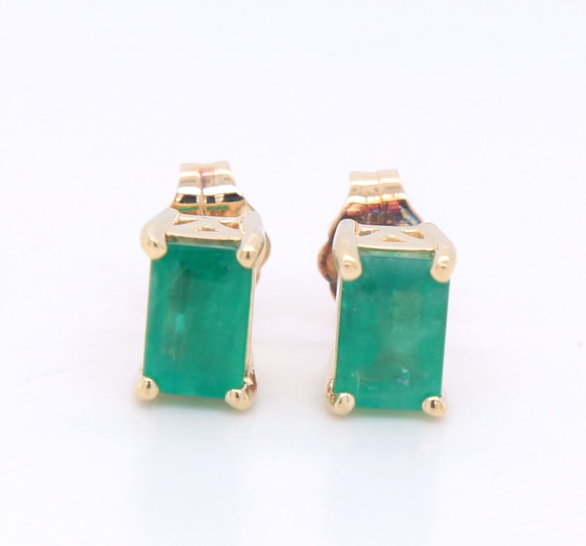 Nice yellow gold 1.10ctw emerald cut emerald stud earrings (1 of 4)