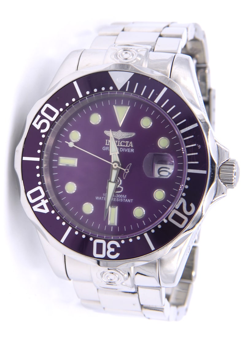 Invicta Pro Diver 47mm Quartz Watch: Invicta Pro Diver 47mm Quartz Stainless Steel 8 inches Watch. Total weight of Watch 226.60 Grams.