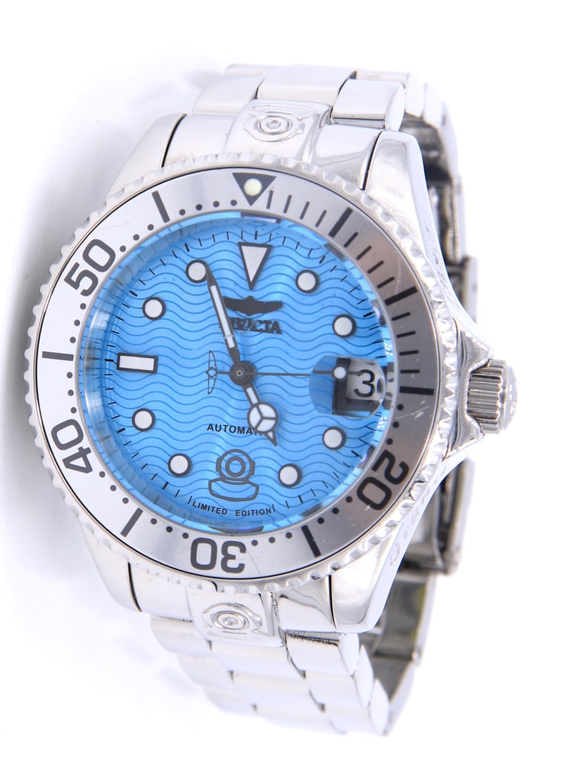 Invicta Pro Diver Automatic 38mm Watch: Invicta Pro Diver Automatic Blue Dial 38mm Ladies 7 inches Stainless Steel Watch. Total weight of Watch 149.50 Grams.